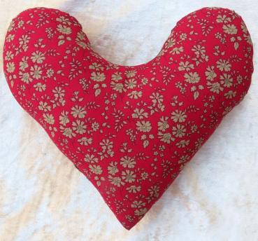 Solidaritäts-Aktion "ein Herz für Dich" Herzkissen für Brustkrebspatientinnen - jederzeit verfügbare Nähmaschine in unseren Räumlichkeiten nutzen